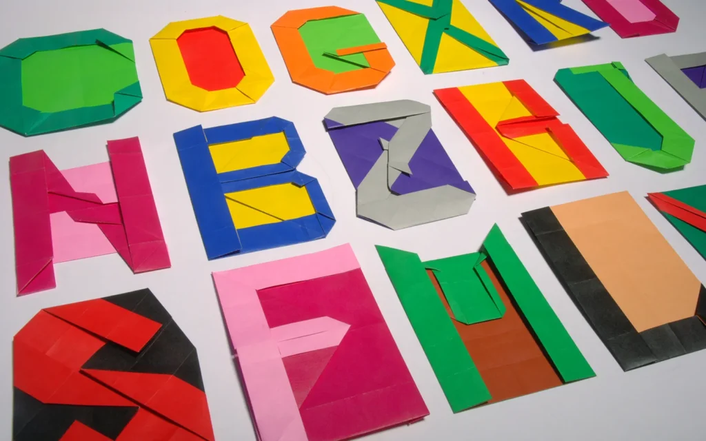 Bunte Origamibuchstaben