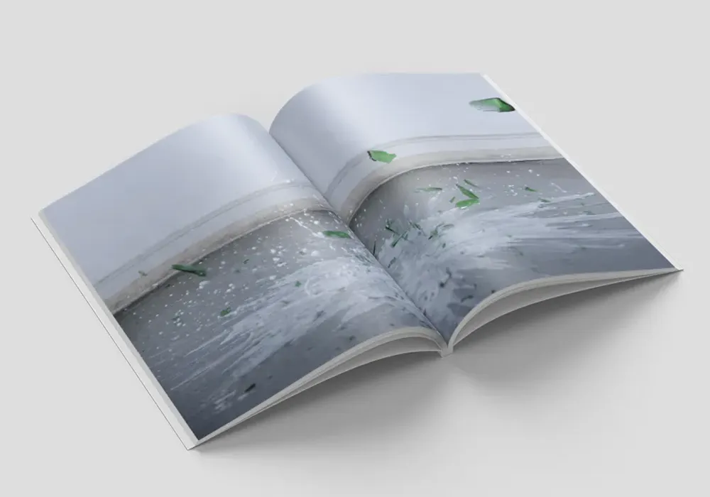 Aufgeschlagenes Magazin zum Thema "Präfixe" im Grafikdesign"